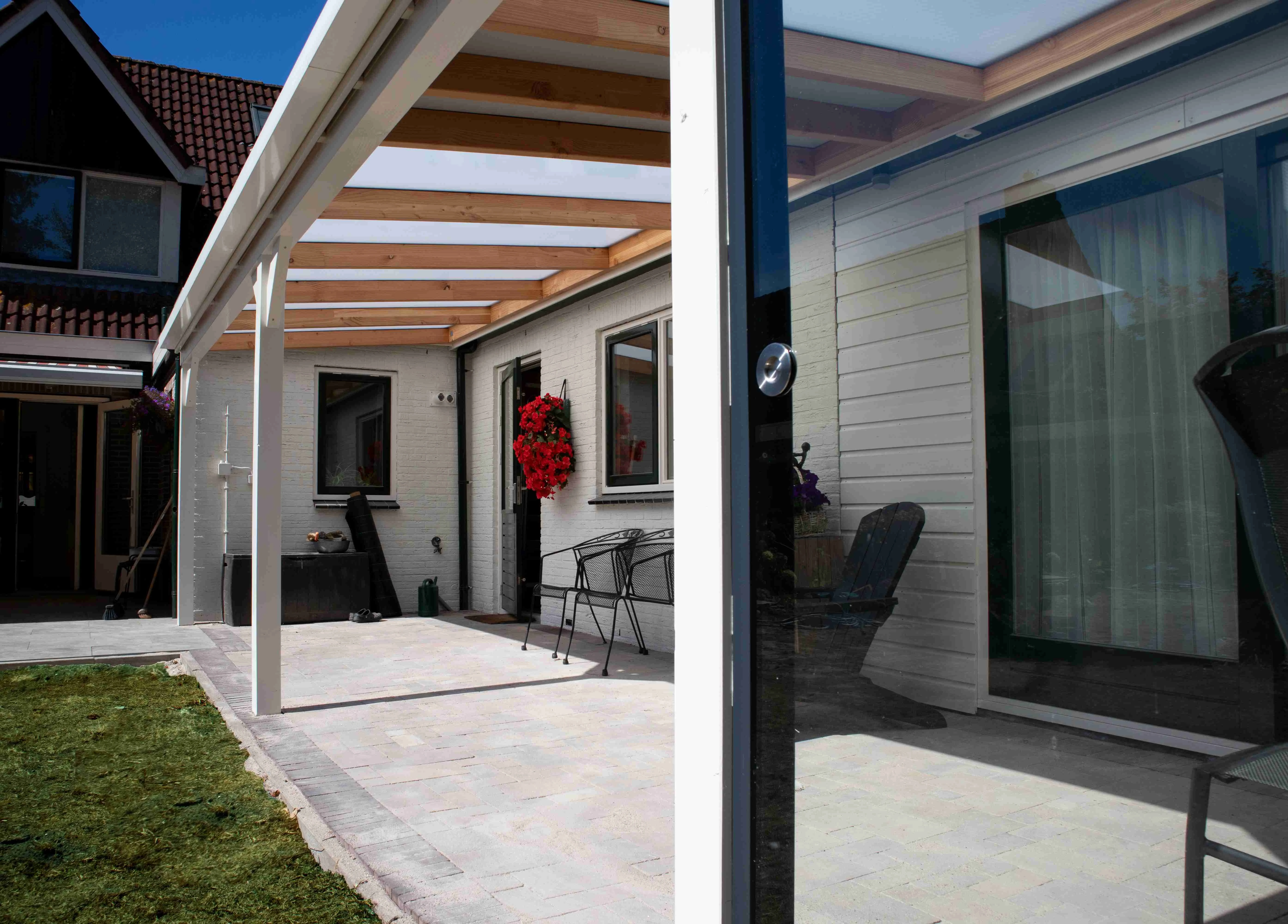 Douglas Terrasoverkapping Geschaafd Wit Polycarbonaat Helder - Lengte 500 x 300 cm - Afbeelding 6